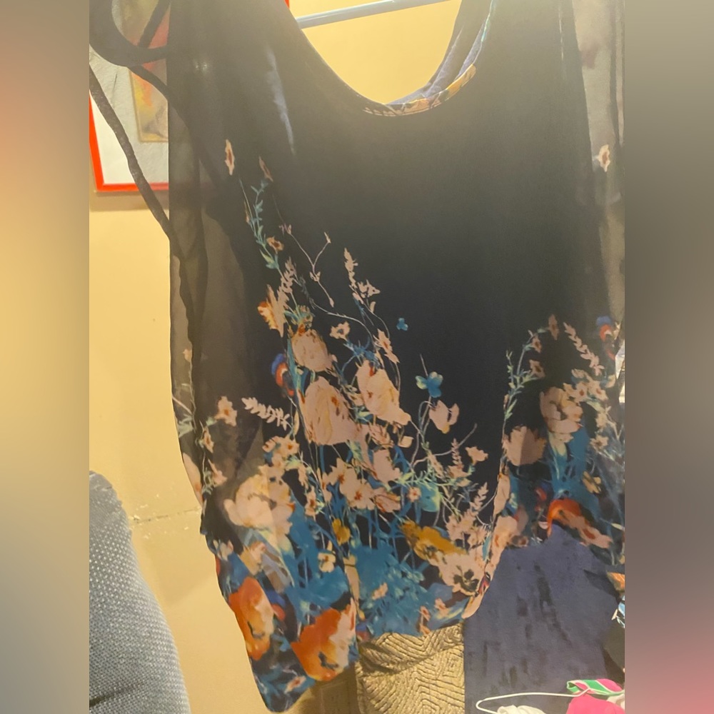 Tanktop slip inside of beautiful floral flow - Picture 2 of 6